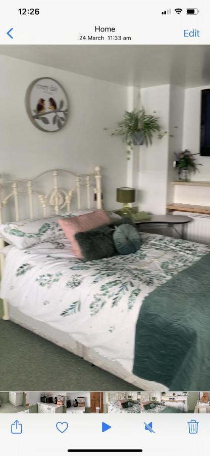 Warmley Barrs Court Beds Bed & Breakfast エクステリア 写真