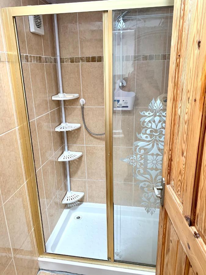 Warmley Barrs Court Beds Bed & Breakfast エクステリア 写真