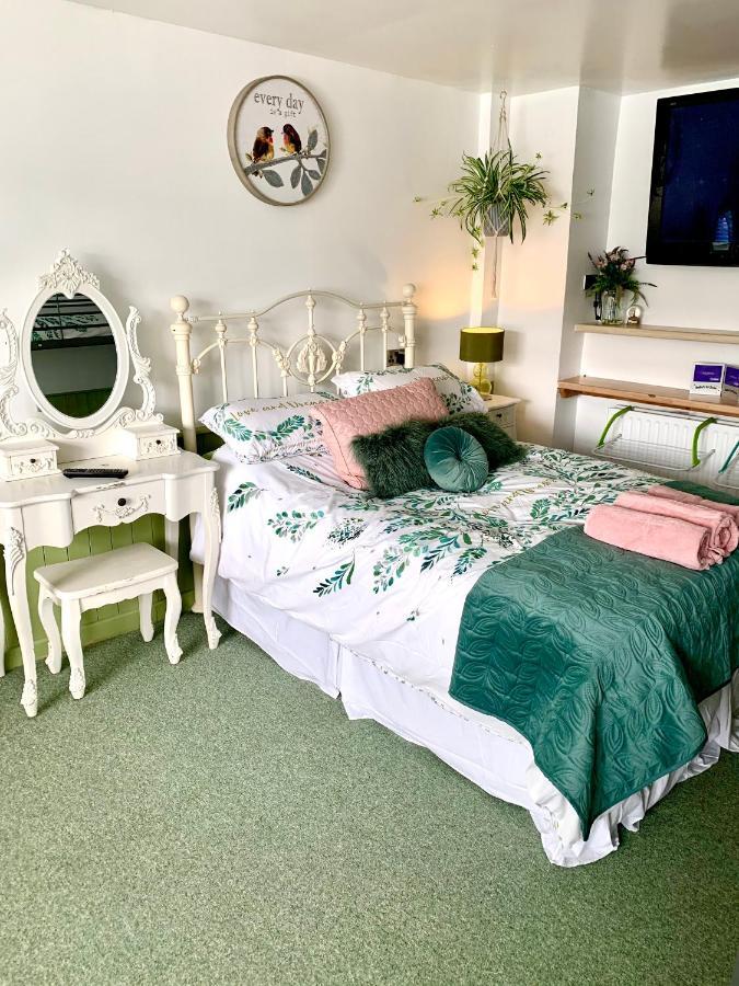 Warmley Barrs Court Beds Bed & Breakfast エクステリア 写真