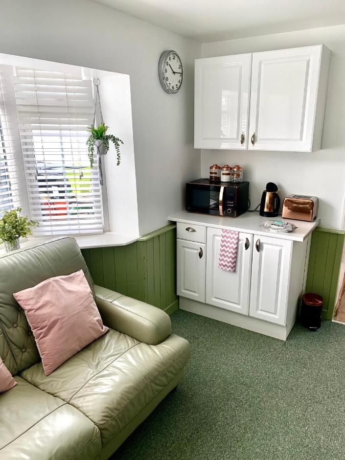 Warmley Barrs Court Beds Bed & Breakfast エクステリア 写真