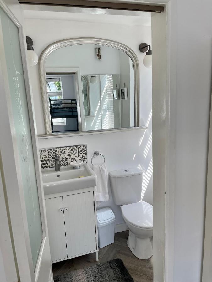 Warmley Barrs Court Beds Bed & Breakfast エクステリア 写真